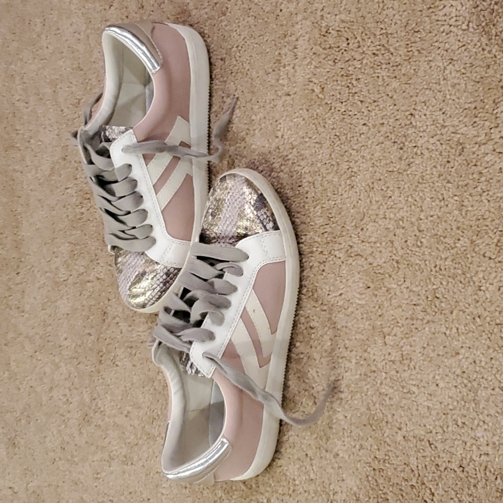 DOLCE VITA Natan Lace Up Sneaker Size: 8